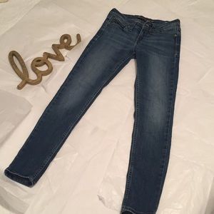 Levi’s Demi Curve low rise skinny jean